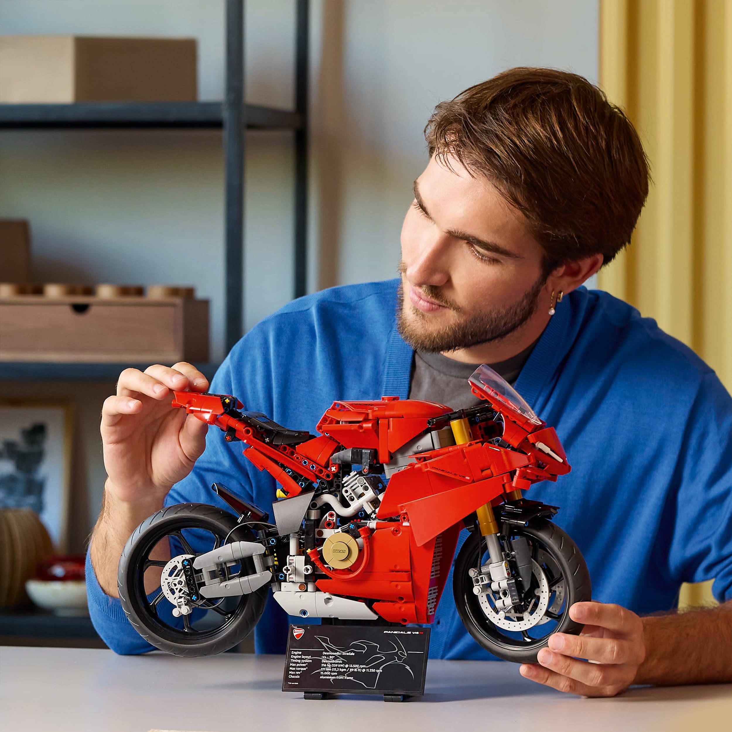 LEGO Technic Ducati Panigale V4 S 42202, Motorrad-Bauset für Erwachsene ab 18, Sammlermodell & Geschenkidee
