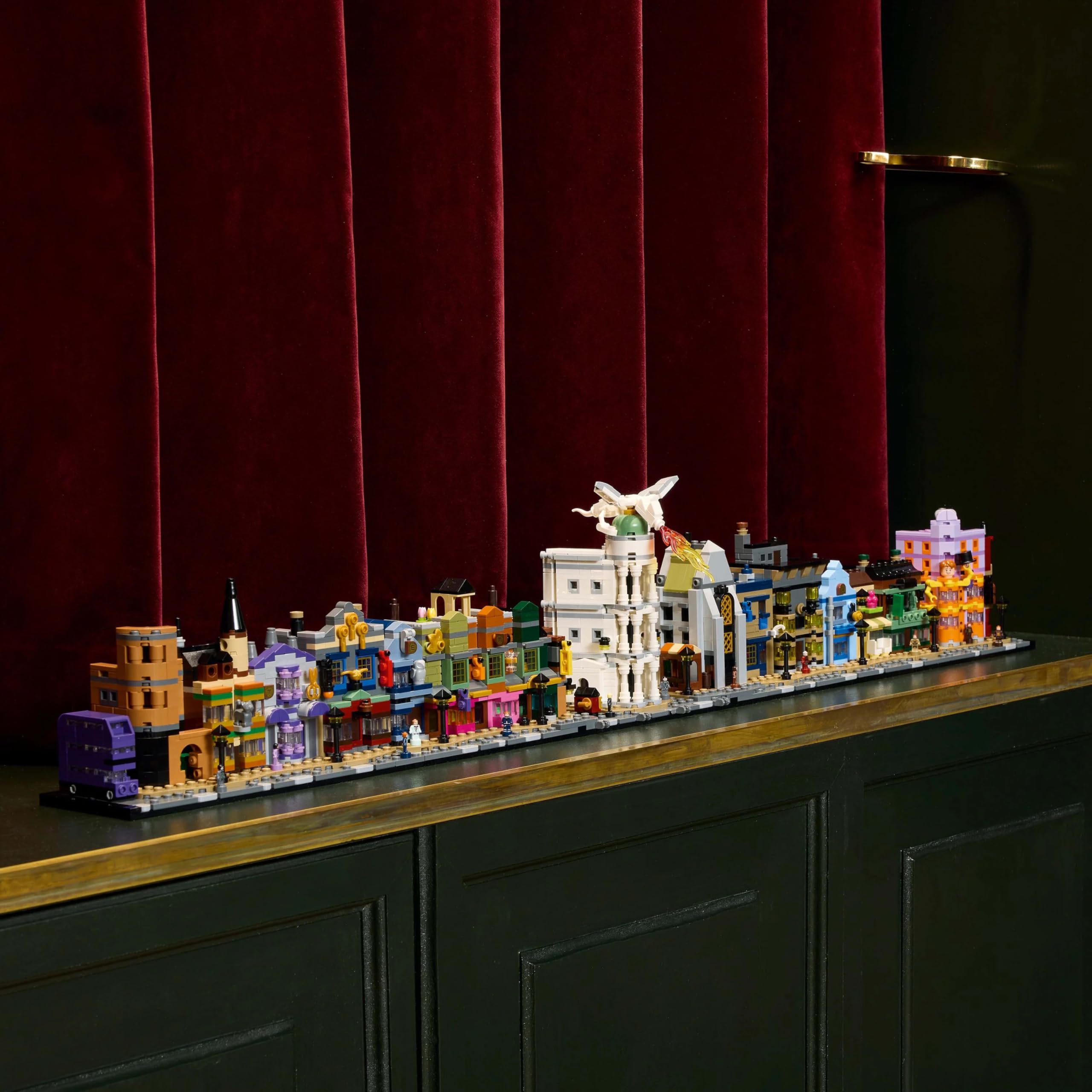 LEGO Harry Potter Winkelgasse 76444, Miniaturstraße zum Ausstellen mit 12 Mikrofiguren inkl. Harry, Draco & Hermine, Geschenk für Erwachsene
