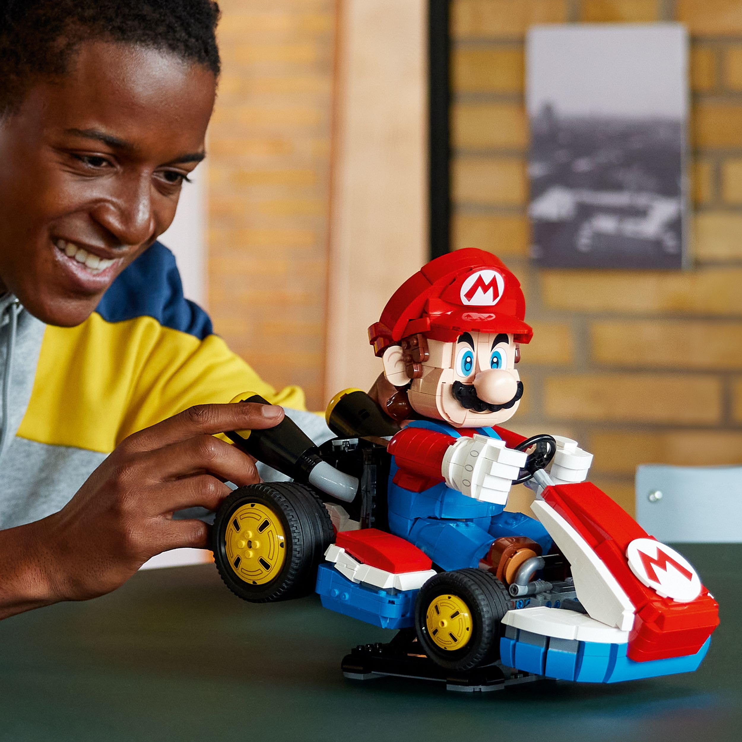 LEGO Super Mario Kart 72037, Mario mit Standard-Kart, baubares Auto & Sammlerfigur für Gaming-Fans