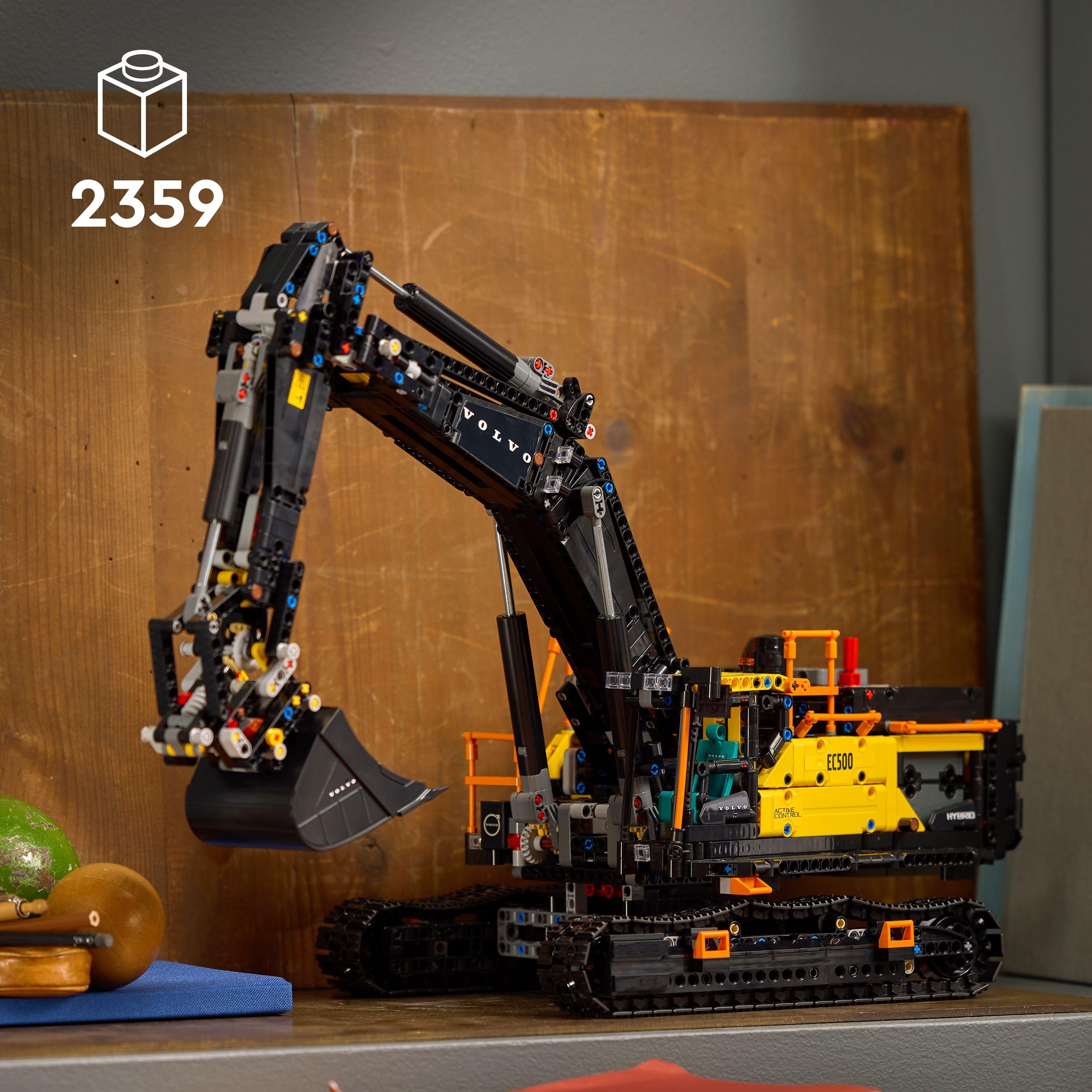 LEGO Technic Volvo EC500 Hybrid-Bagger 42215, Modell mit Motor, beweglichem Ausleger, Kettenantrieb & Wechselwerkzeugen, Bauset für Erwachsene